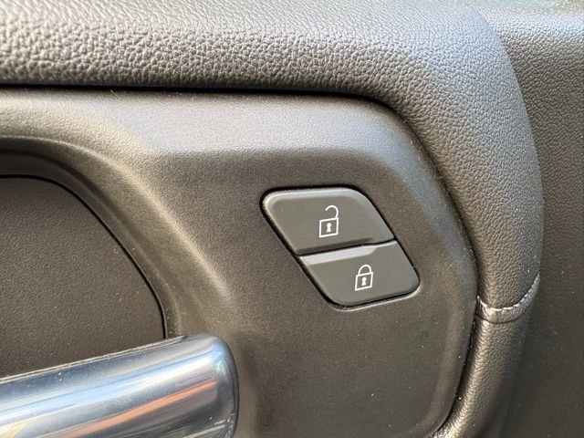 Used 2020 Chevrolet Silverado 1500 LT Trail Boss w/ Convenience Package AWD/4WD image 16