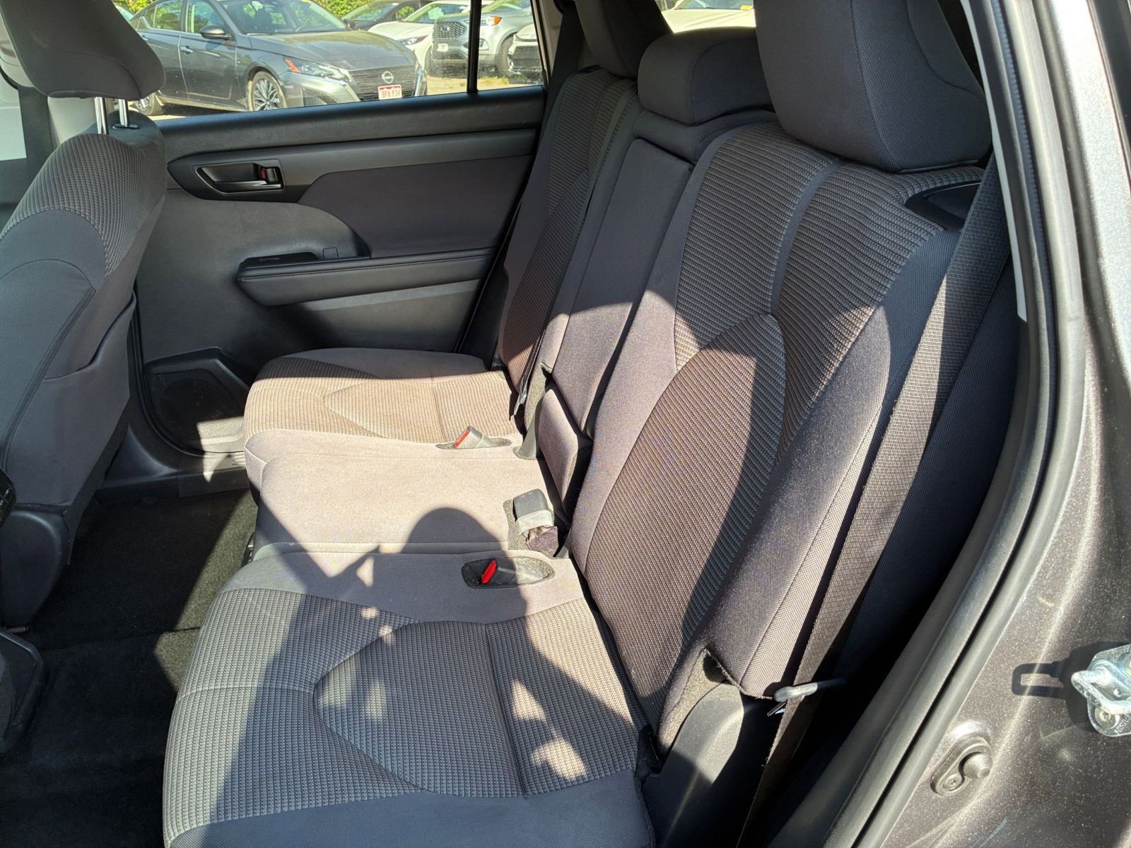 Used 2025 Toyota Highlander LE image 38