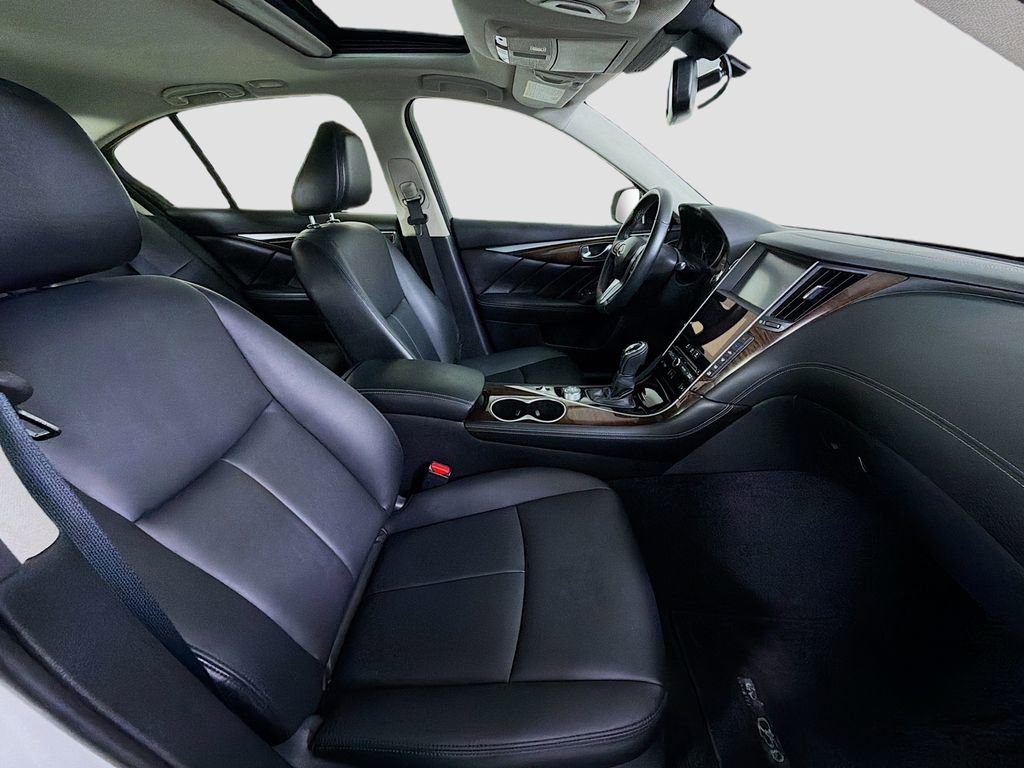 Used 2018 INFINITI Q50 Luxe w/ Essential Package (3.0T Luxe) AWD/4WD image 31