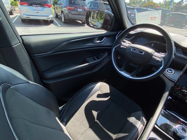 Used 2025 Jeep Grand Cherokee L Altitude AWD/4WD image 25