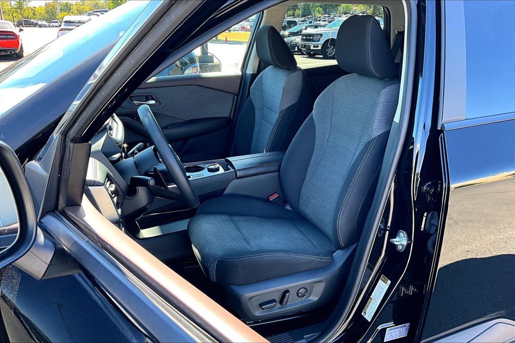 Used 2023 Nissan Rogue SV AWD/4WD image 23