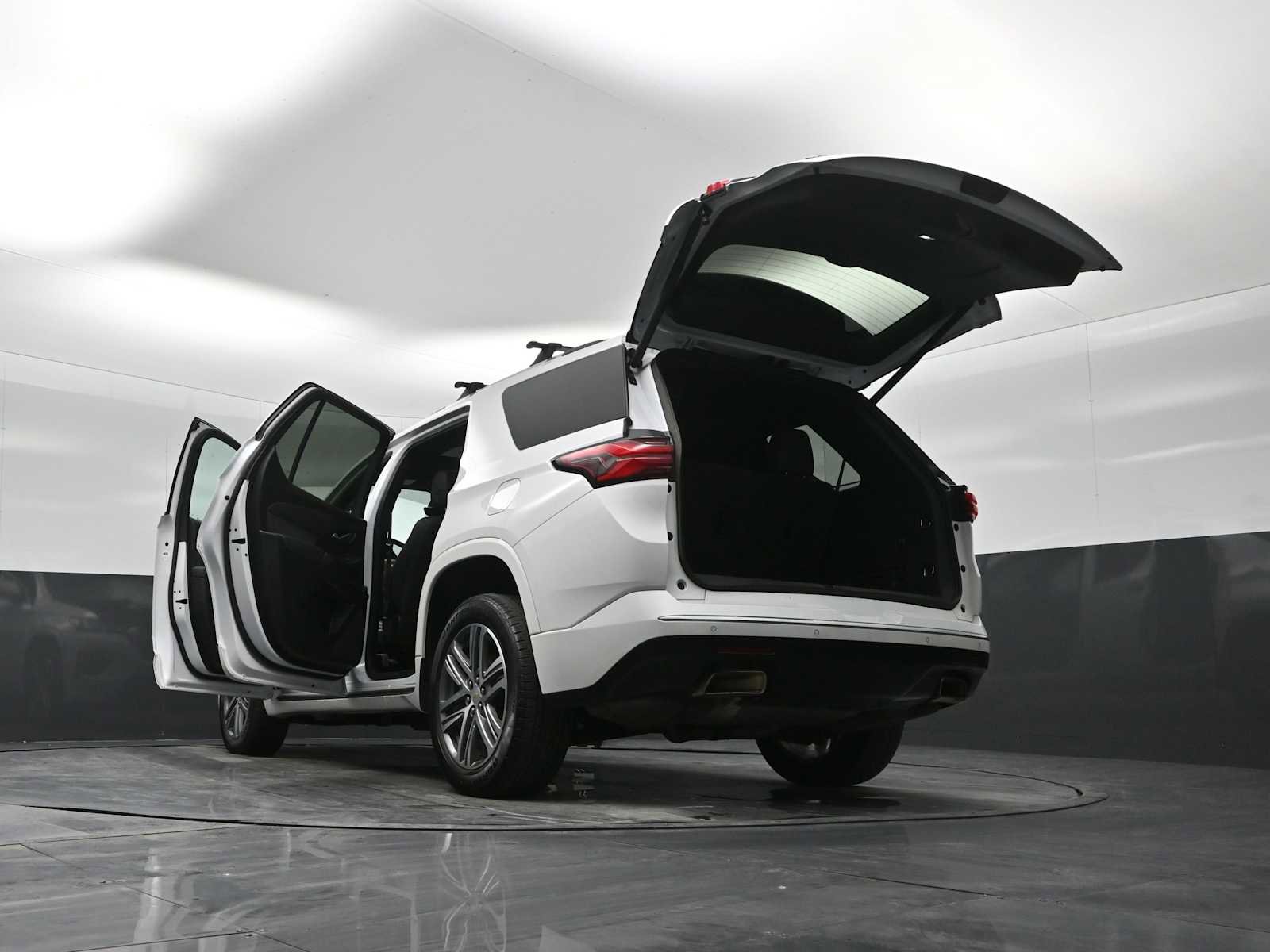 Used 2023 Chevrolet Traverse High Country image 40