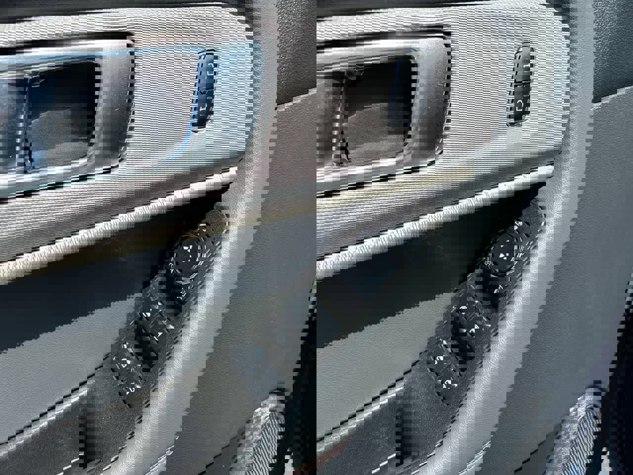 Used 2025 Ford Explorer Active image 23