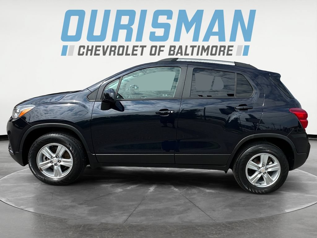 Used 2022 Chevrolet Trax LT w/ LT Convenience Package AWD/4WD image 3