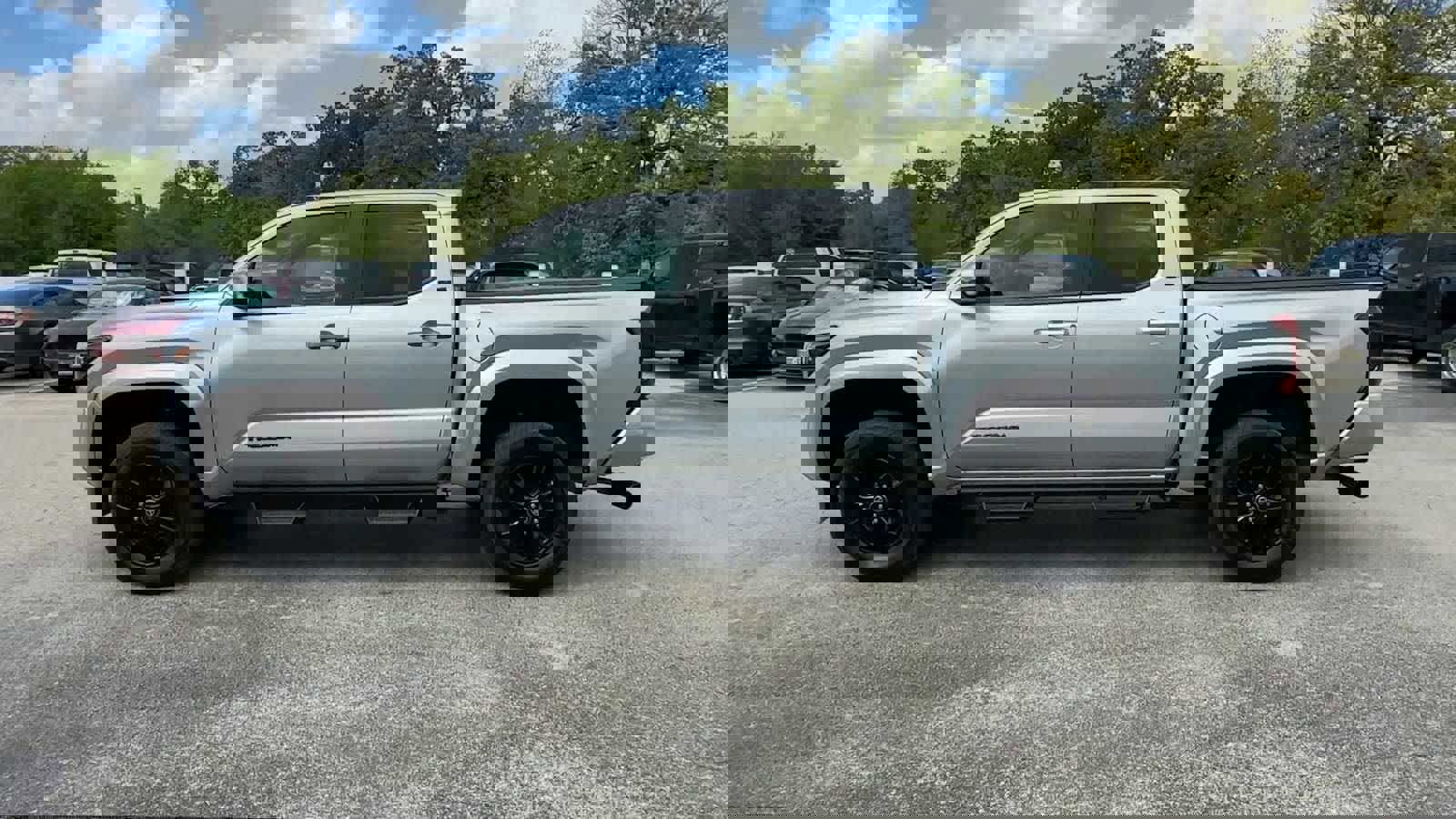 Used 2025 Toyota Tacoma SR5 image 5