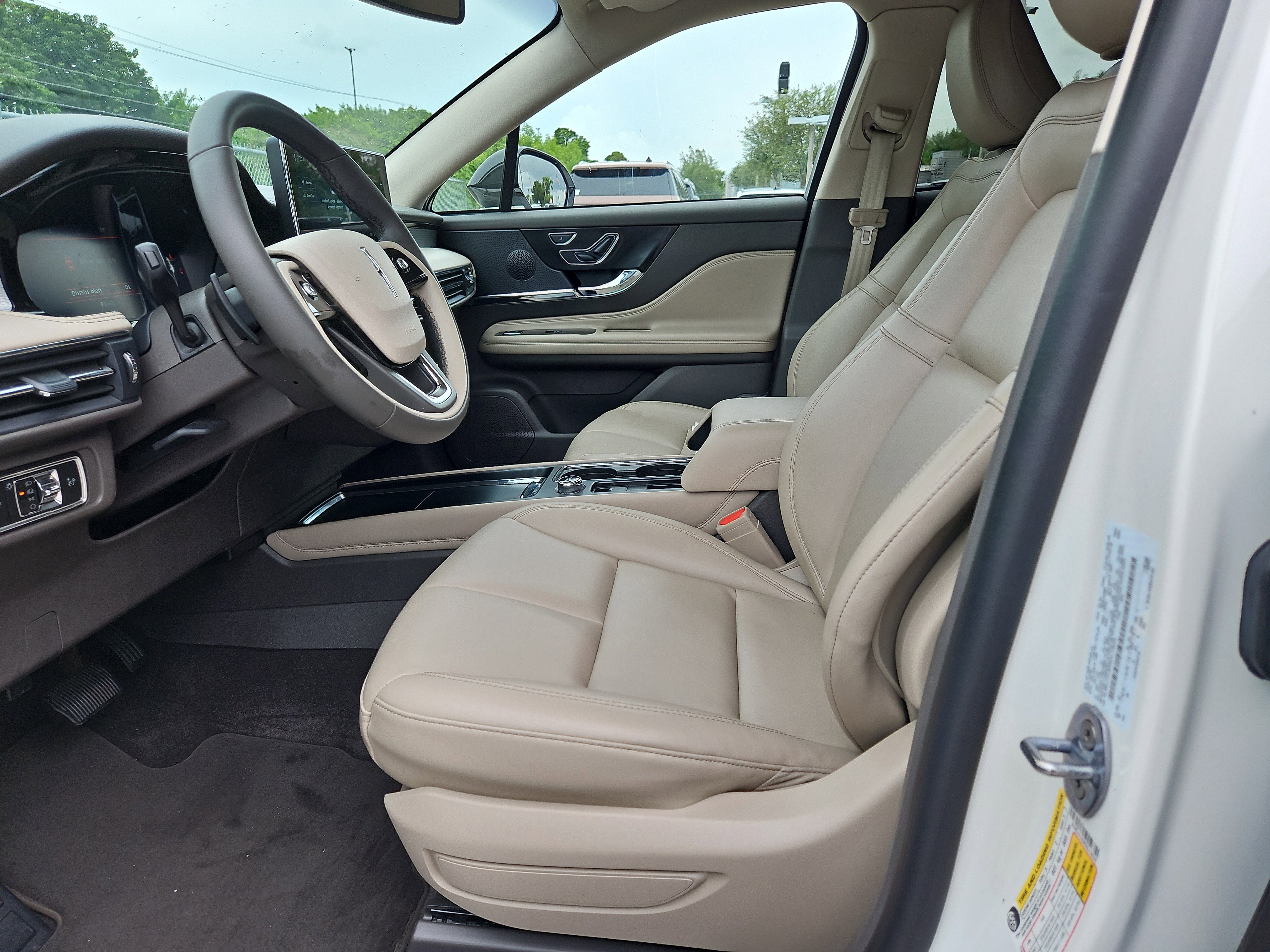 Certified 2024 Lincoln Corsair FWD image 12