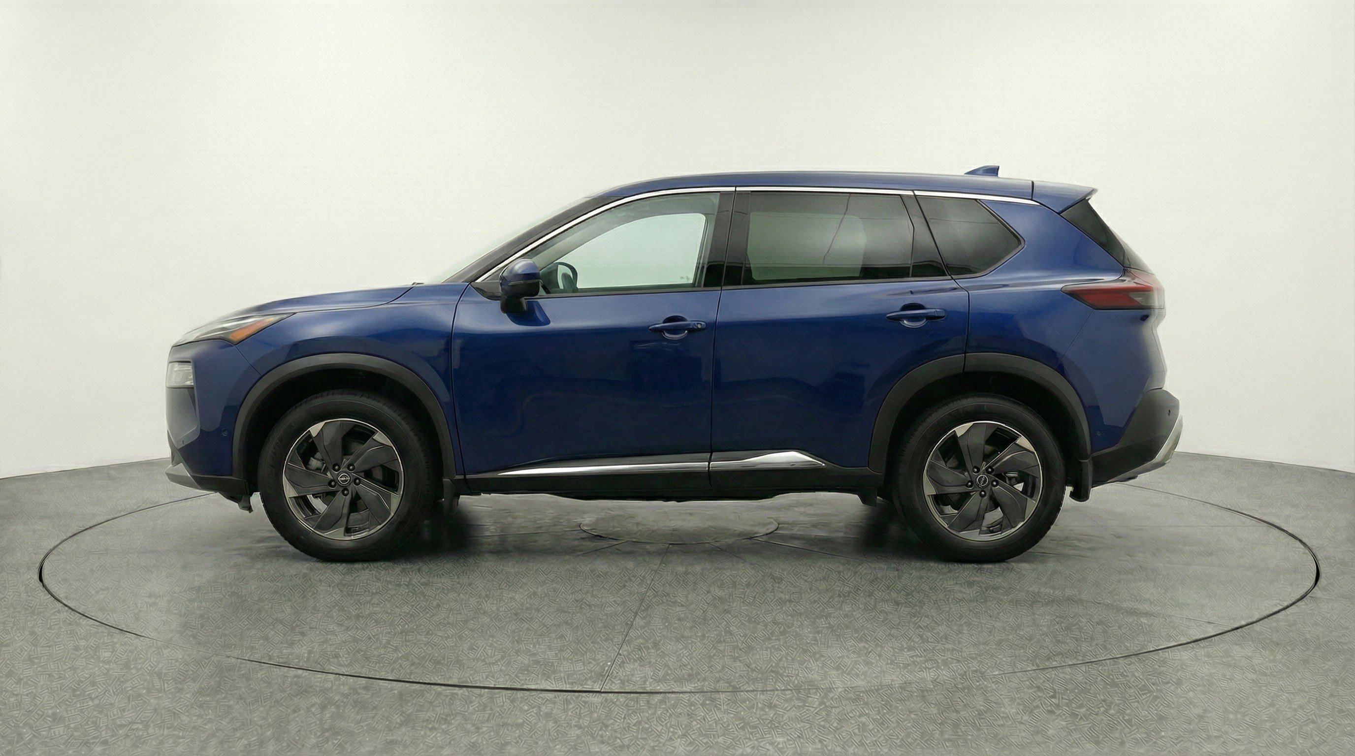 Used 2025 Nissan Rogue SV FWD image 5