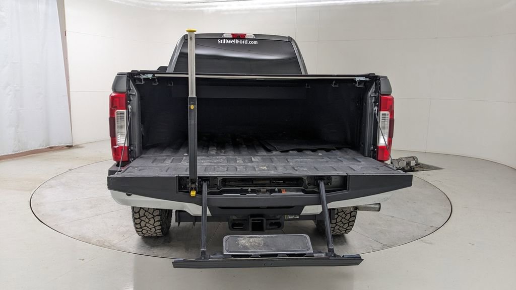 Used 2017 Ford F350 Lariat w/ Chrome Package image 8