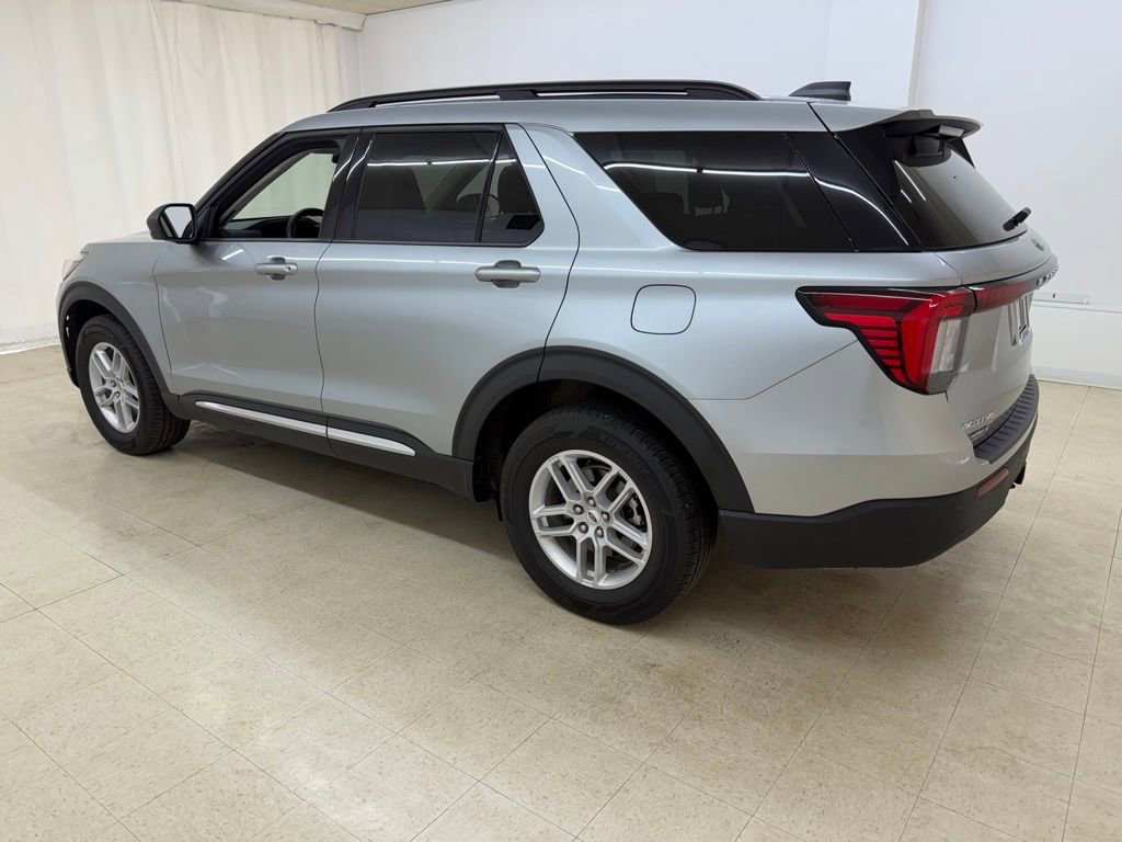 Used 2025 Ford Explorer Active image 3