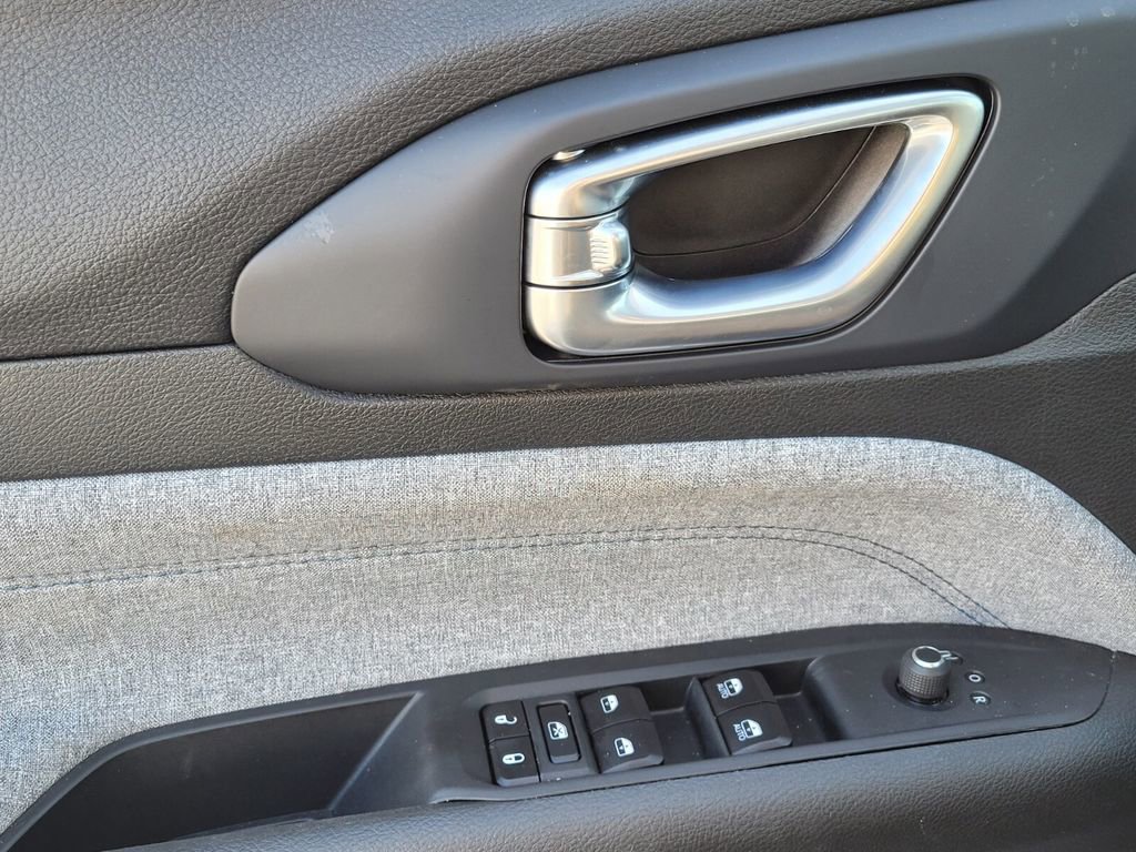 Used 2023 Jeep Compass Latitude w/ Sun and Sound Group image 29