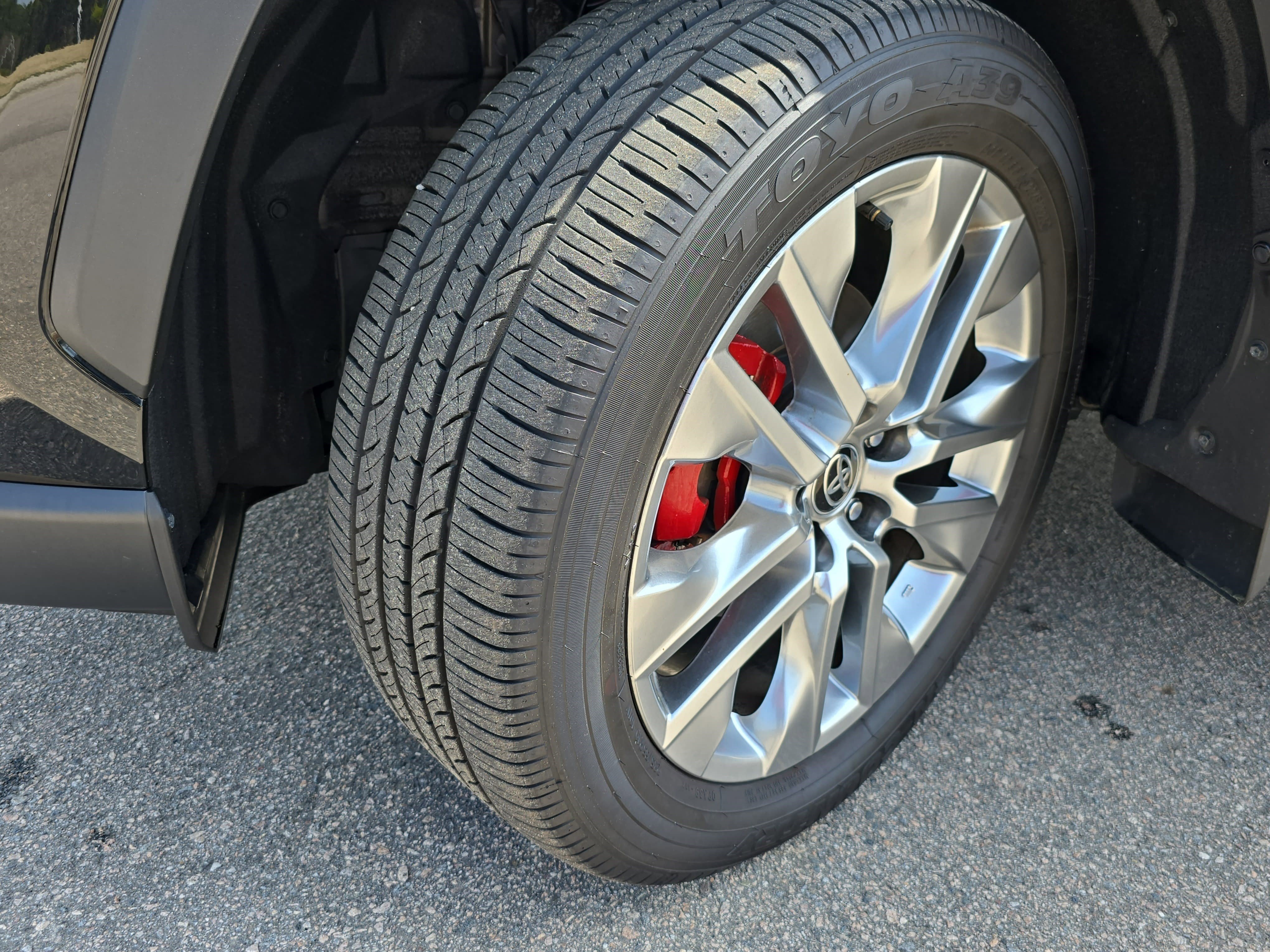 Used 2025 Toyota RAV4 Limited image 34