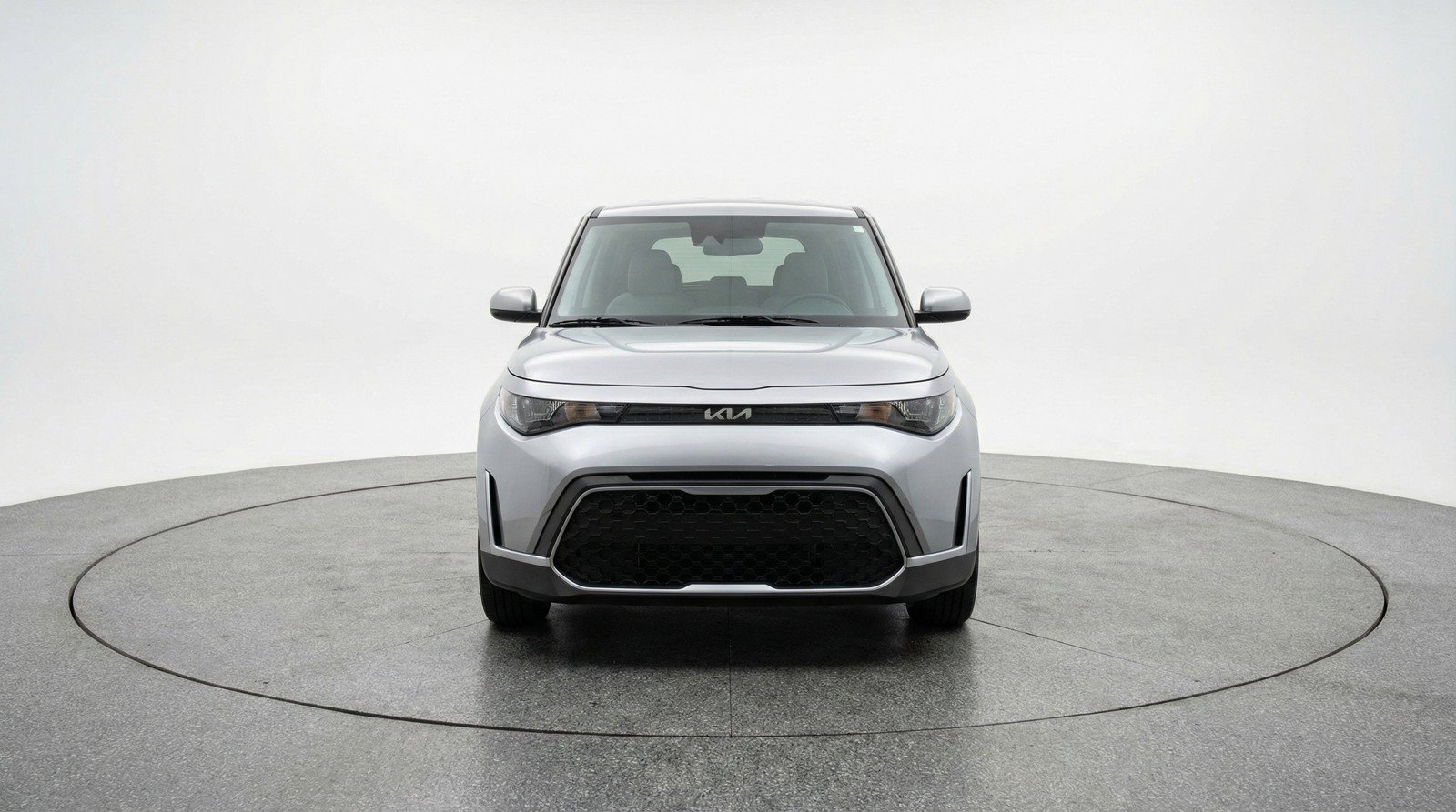 Used 2025 Kia Soul LX w/ LX Technology Package FWD image 2
