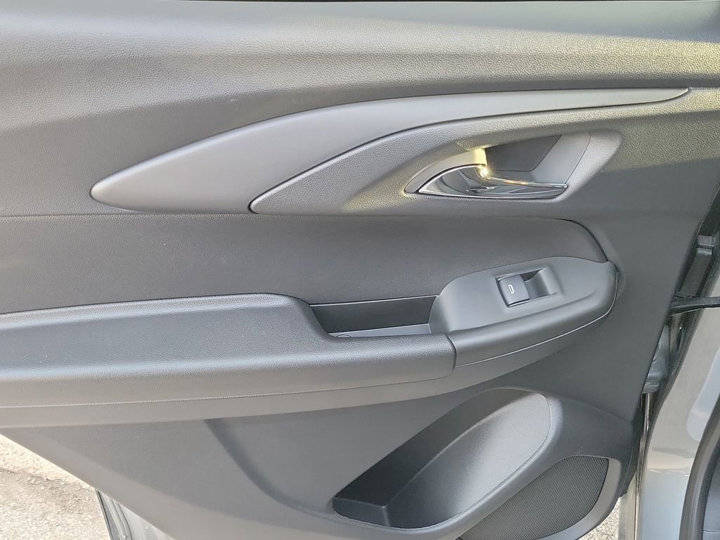 Used 2026 Chevrolet TrailBlazer LT w/ Driver Confidence Package image 11