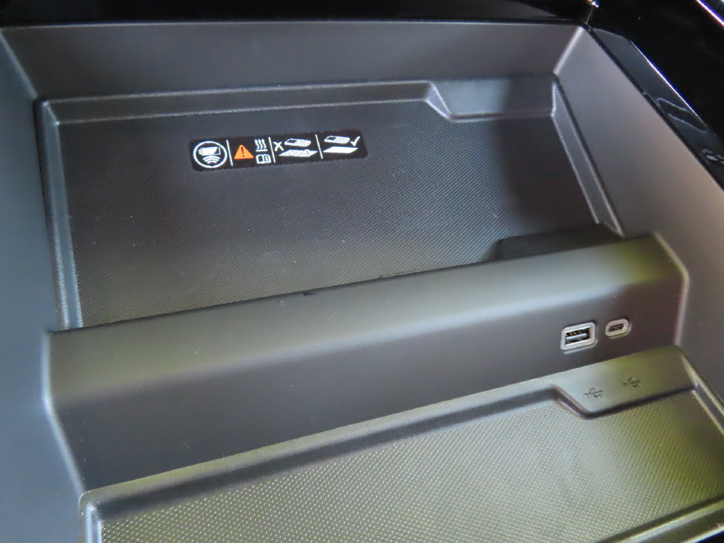 New 2026 Chevrolet Suburban RST AWD/4WD image 12