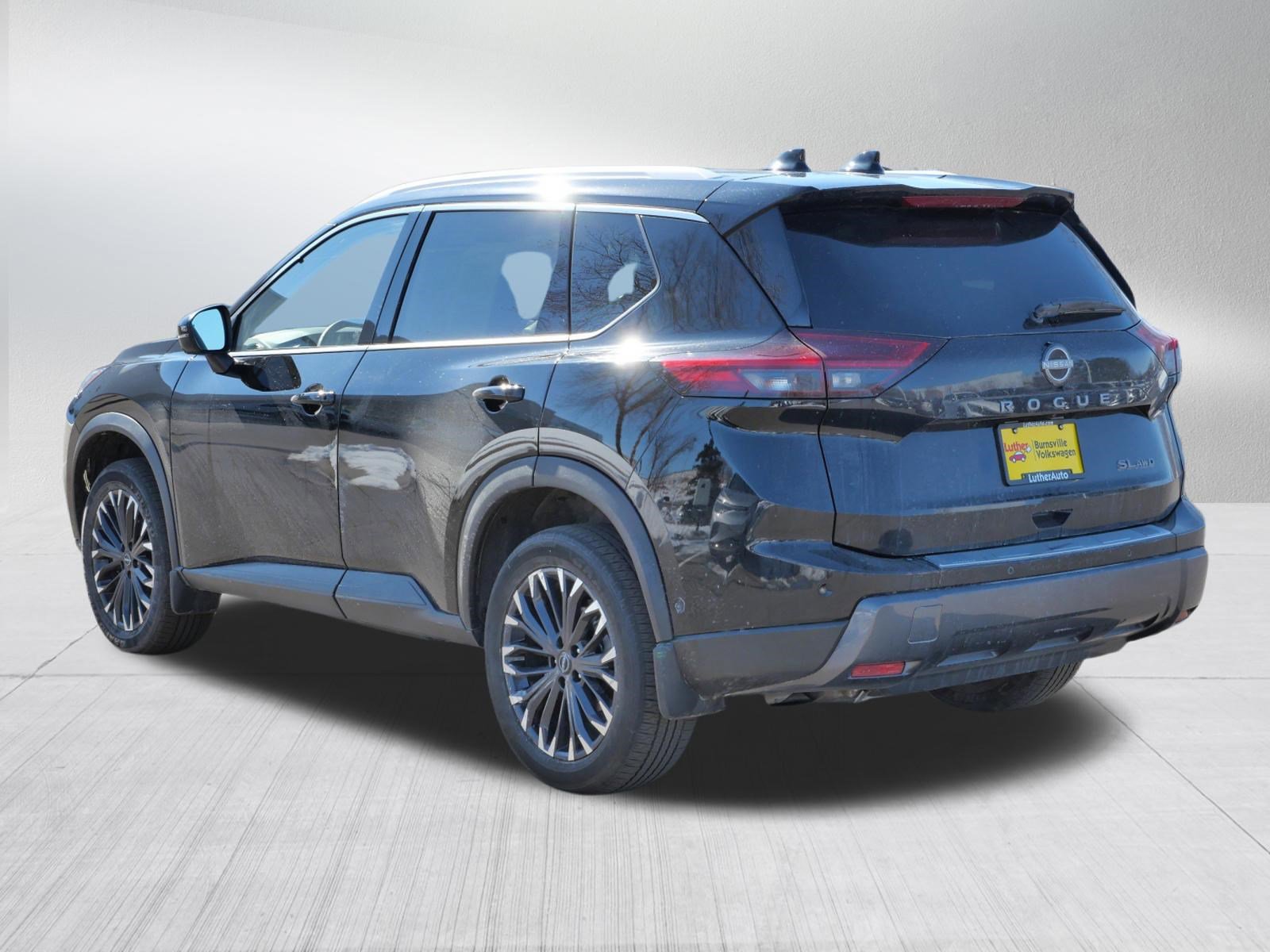 Used 2025 Nissan Rogue SL w/ Tech Package image 5