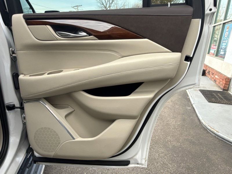Used 2017 Cadillac Escalade Luxury image 20