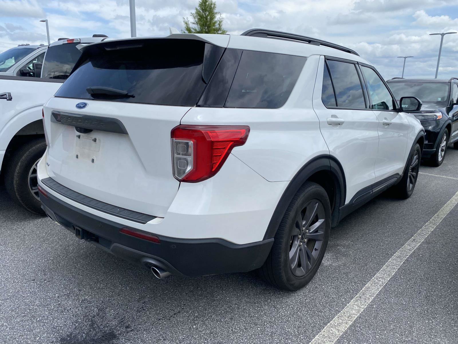 Used 2023 Ford Explorer XLT w/ Equipment Group 202A RWD image 7