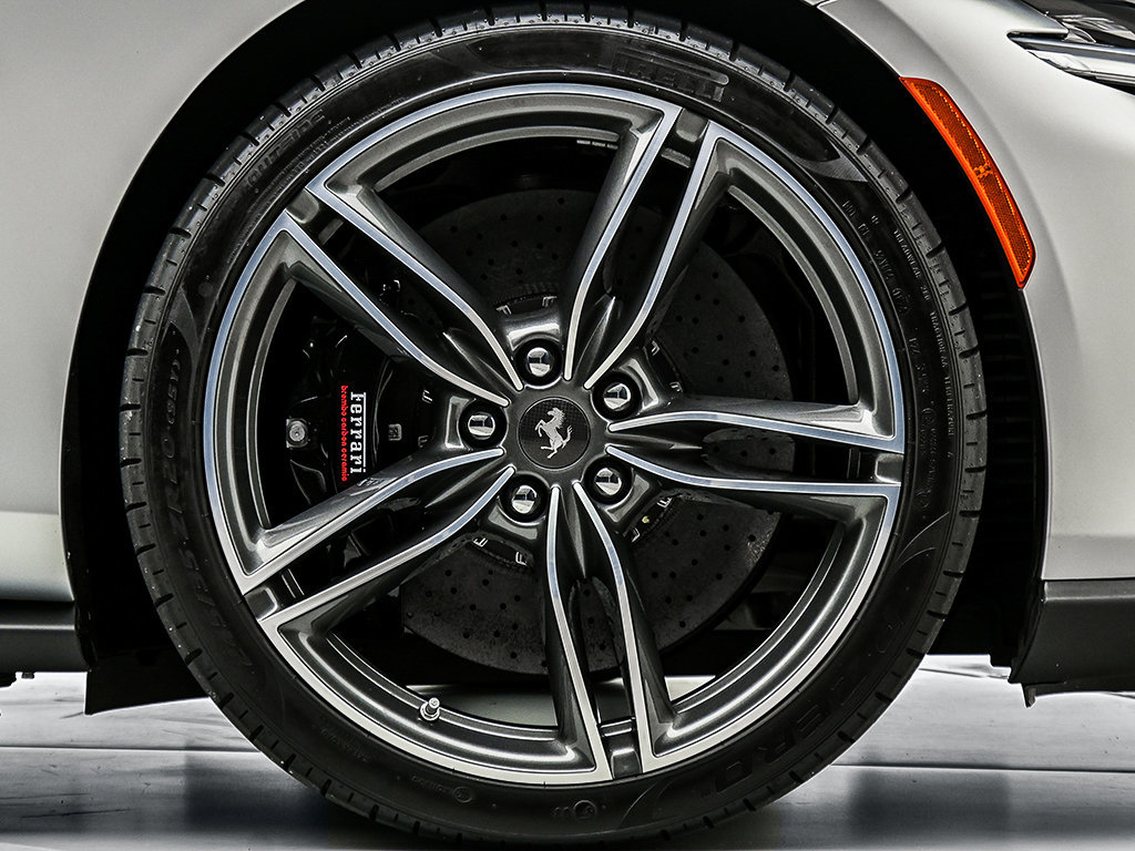 Certified 2025 Ferrari Roma Spider RWD image 25