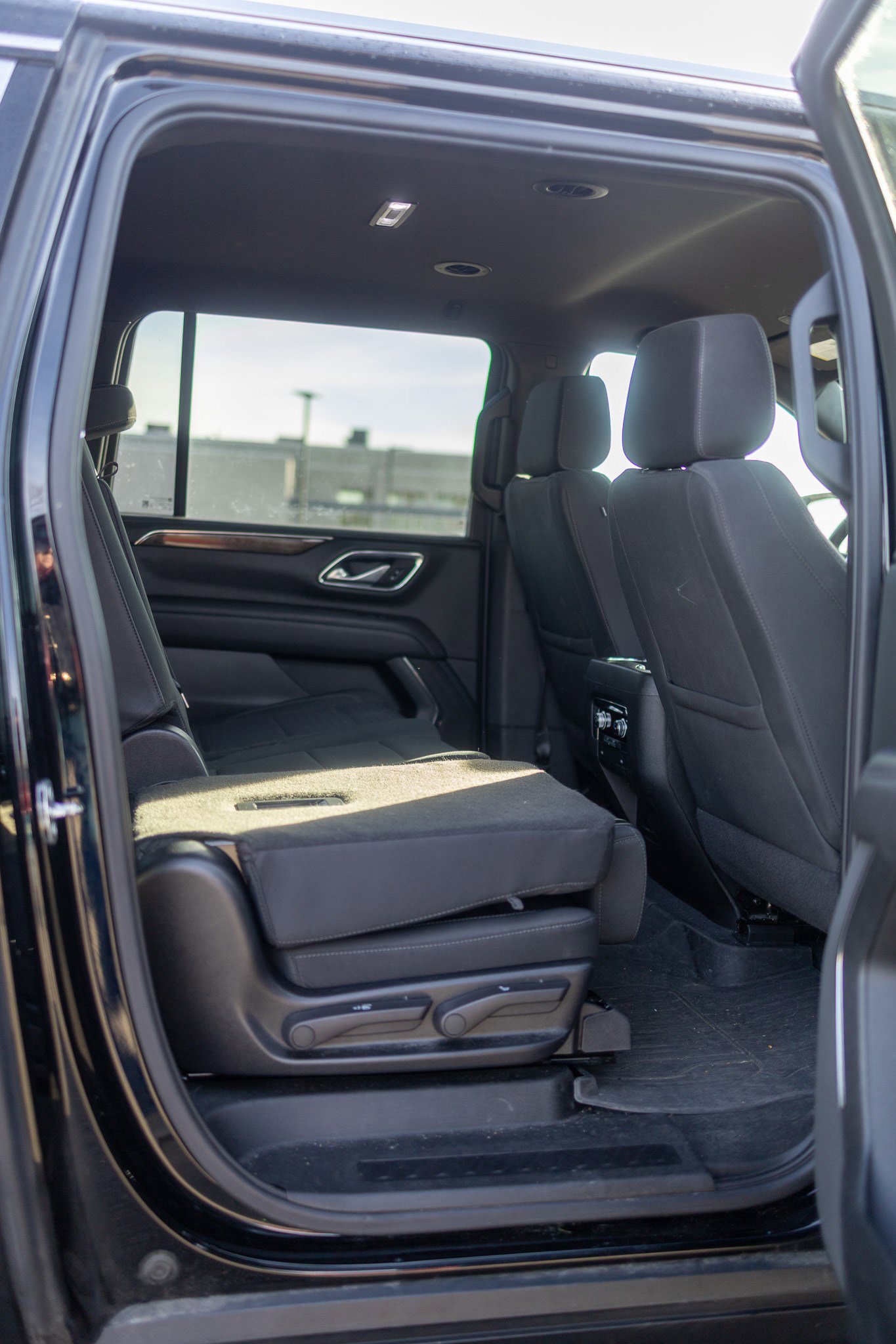 Used 2023 GMC Yukon XL SLE image 34