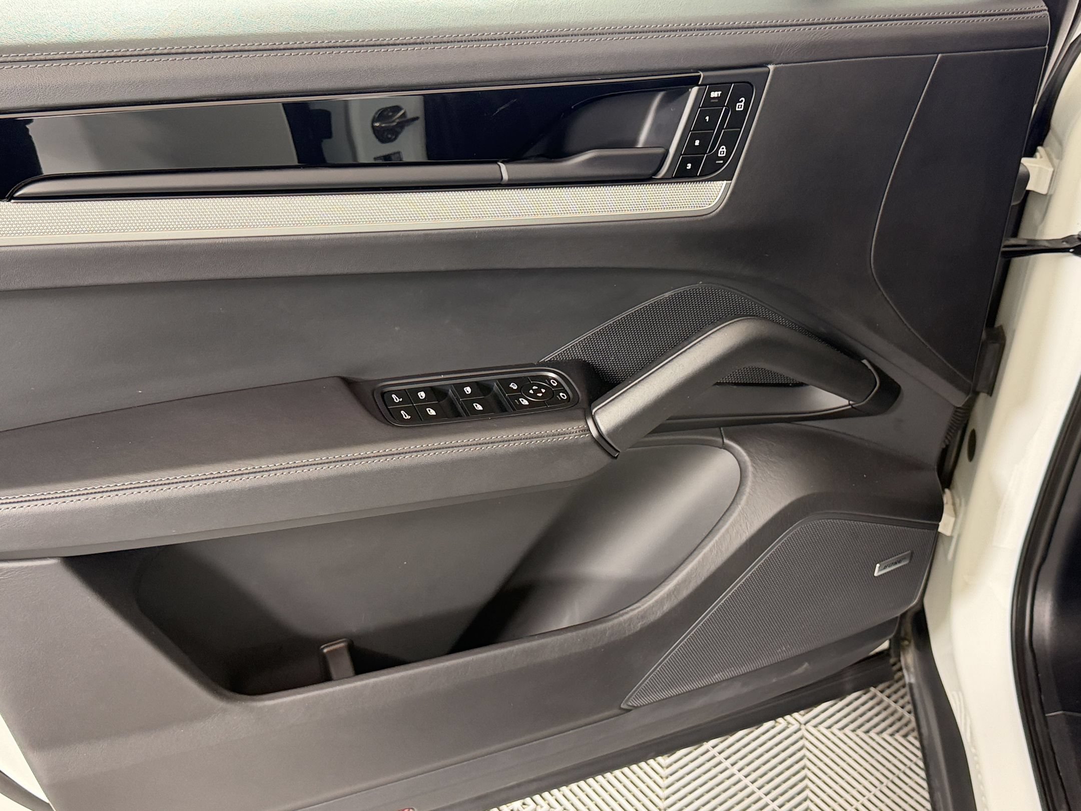Certified 2024 Porsche Cayenne AWD/4WD image 15