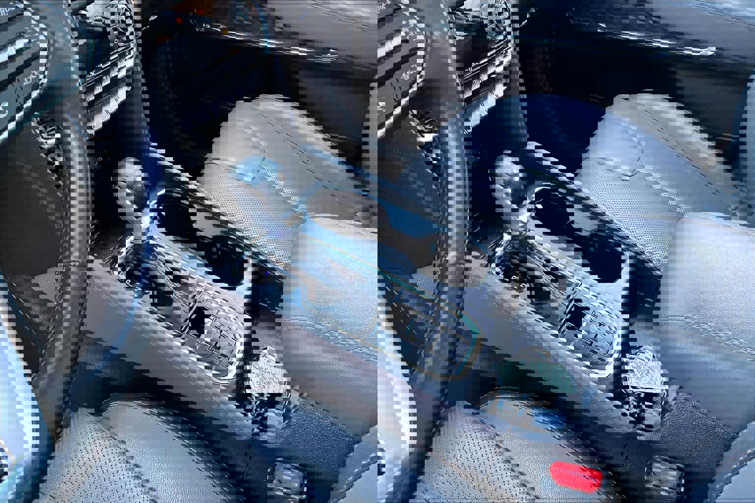 Used 2020 Hyundai Santa Fe Limited w/ Cargo Package image 17