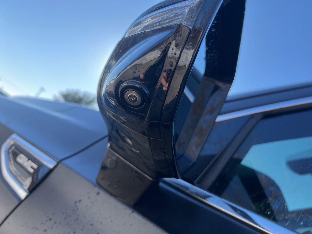 Used 2022 GMC Yukon XL Denali image 12