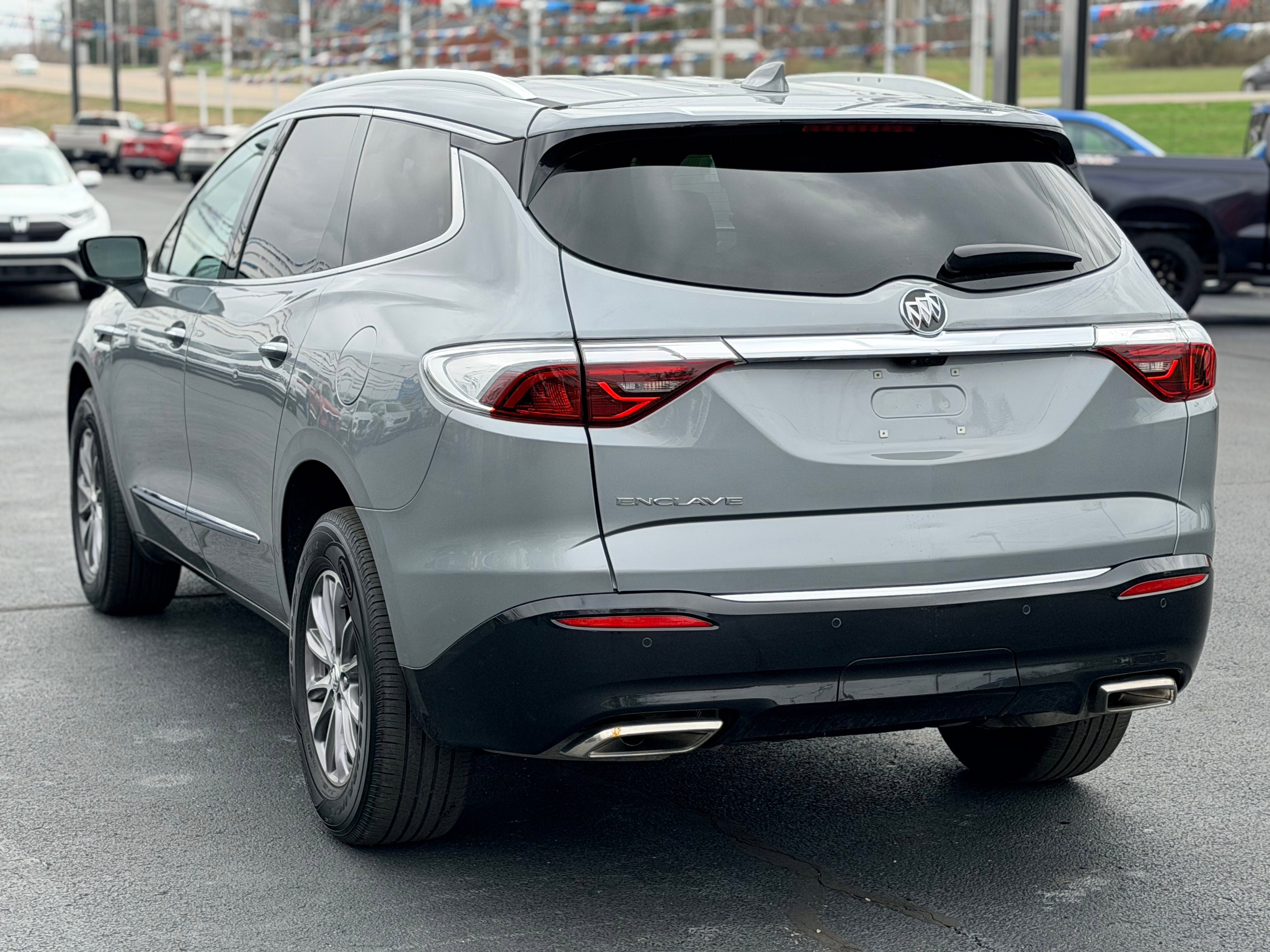 Used 2024 Buick Enclave Premium image 7