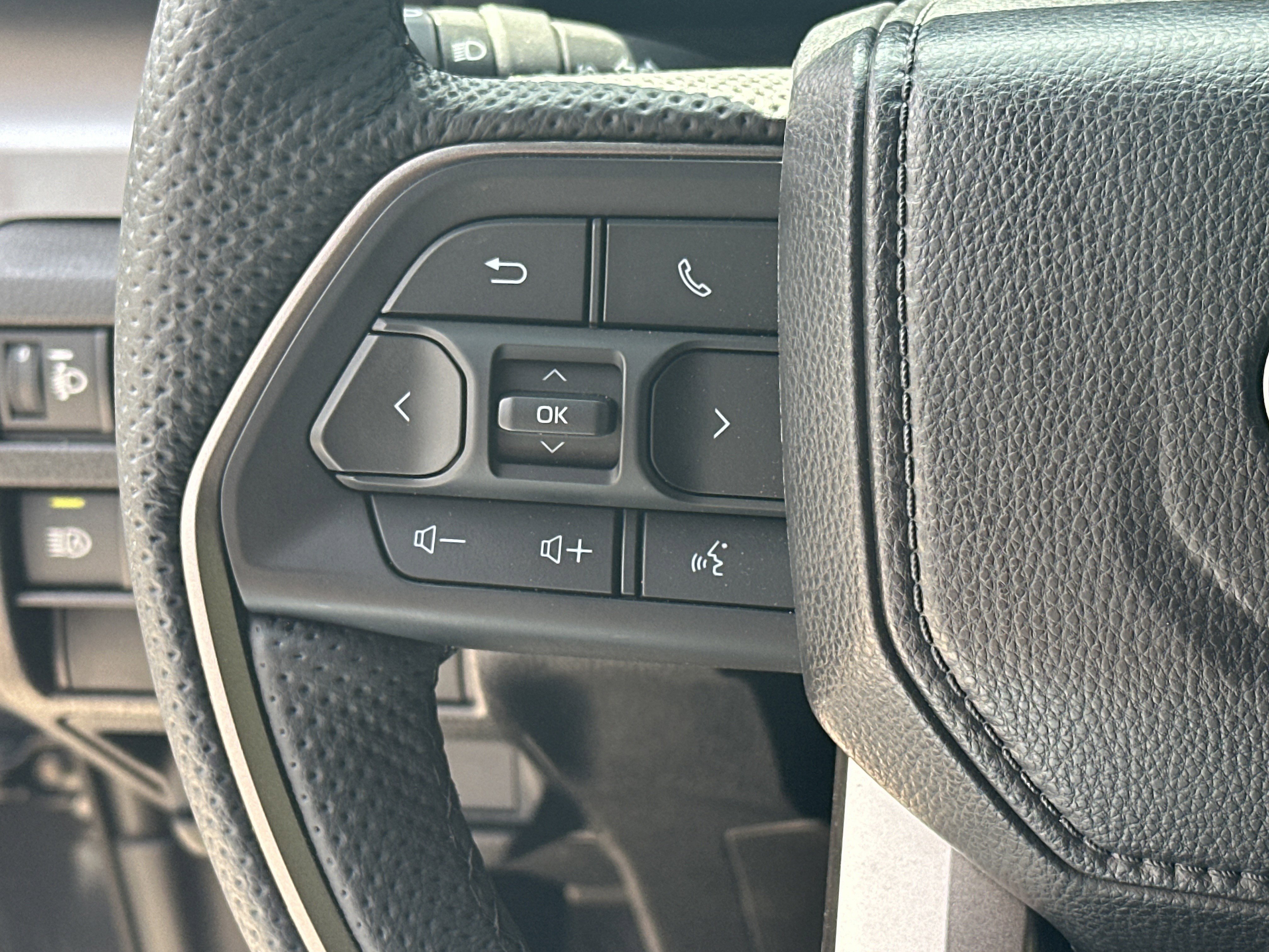 Used 2026 Toyota Tacoma SR5 AWD/4WD image 17