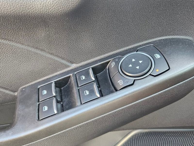 Used 2021 Ford Escape SE image 15