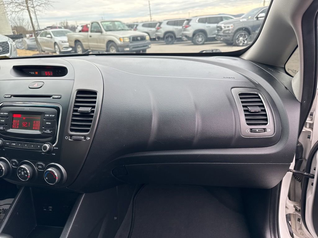 Used 2017 Kia Forte LX image 19