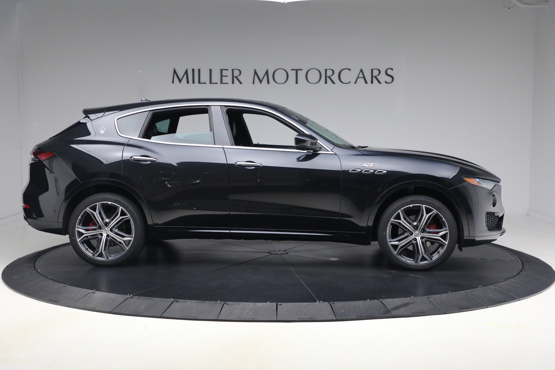 Certified 2023 Maserati Levante GT AWD/4WD image 11