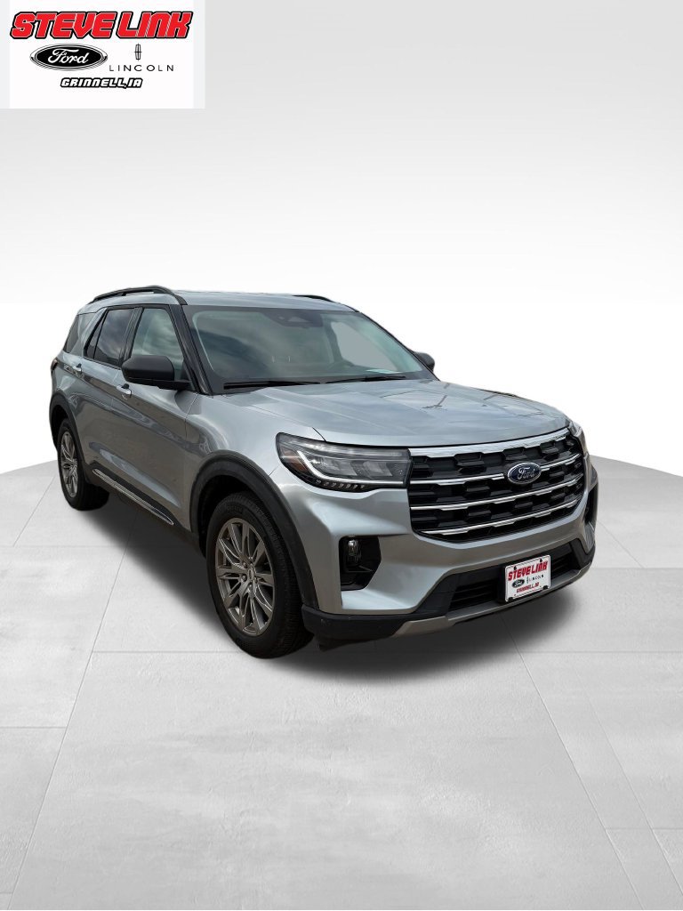 Used 2025 Ford Explorer Active w/ Active Comfort Package AWD/4WD image 3