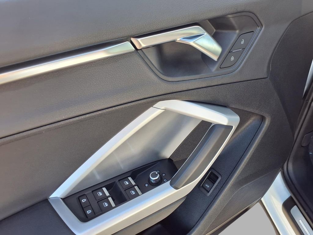 Used 2025 Audi Q3 2.0T Premium image 20