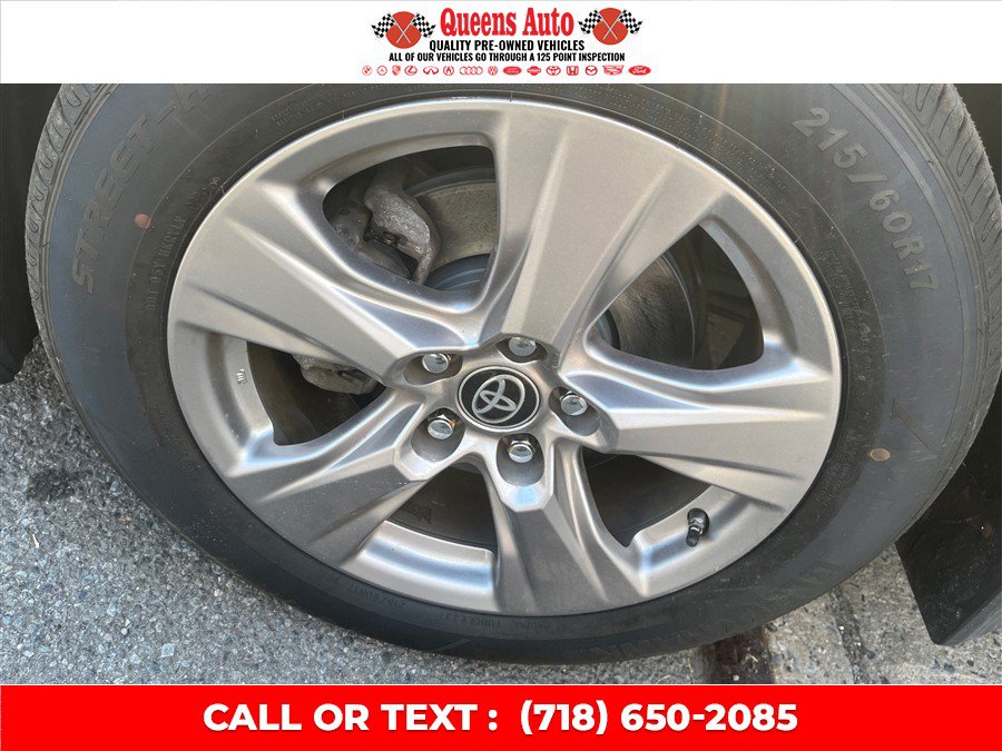 Used 2019 Toyota C-HR LE FWD image 28