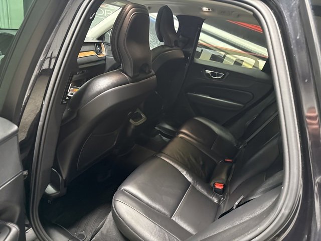 Used 2021 Volvo XC60 T5 Momentum w/ Protection Package Premier image 15