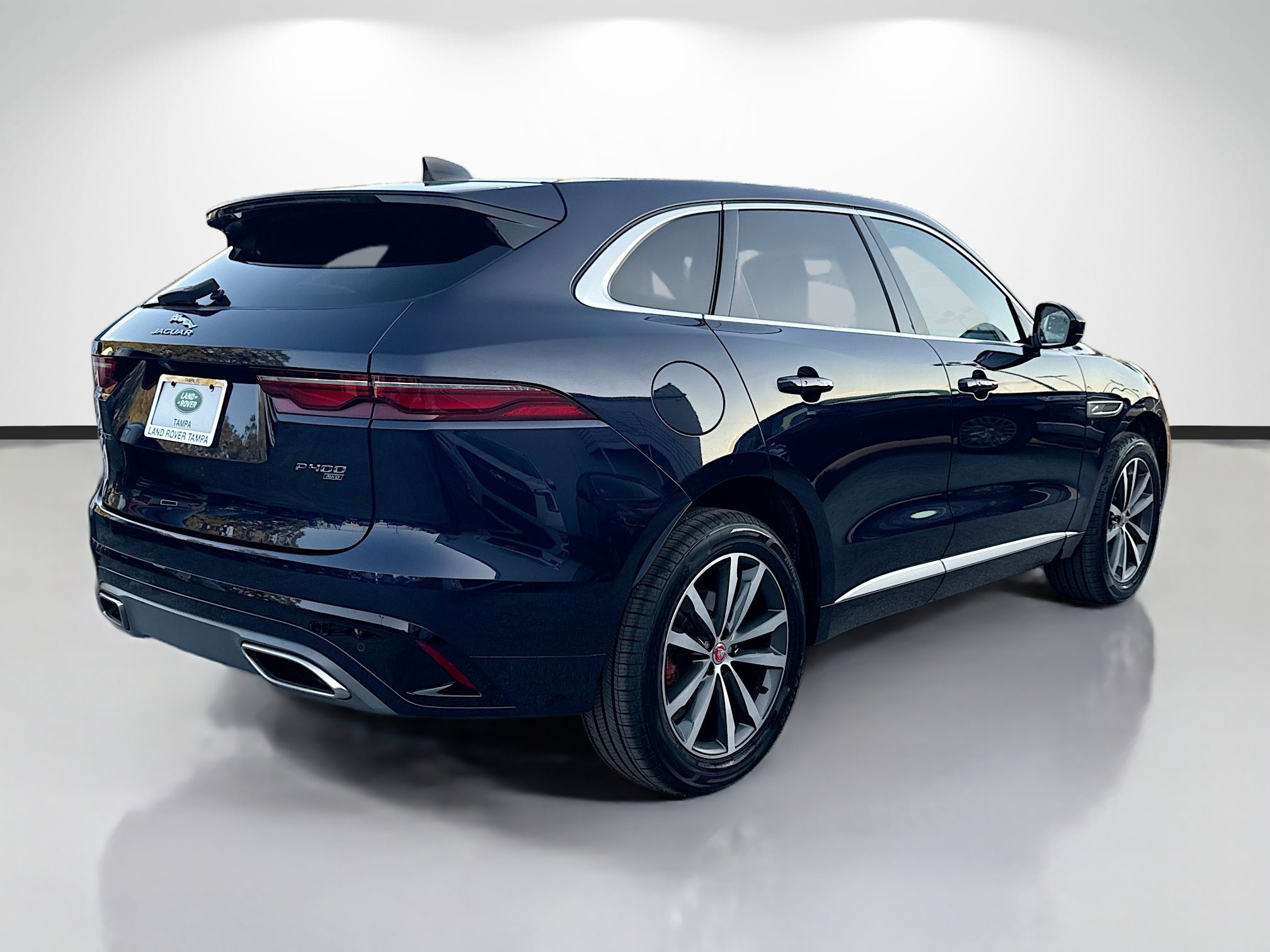 Used 2023 Jaguar F-PACE R-Dynamic S image 5