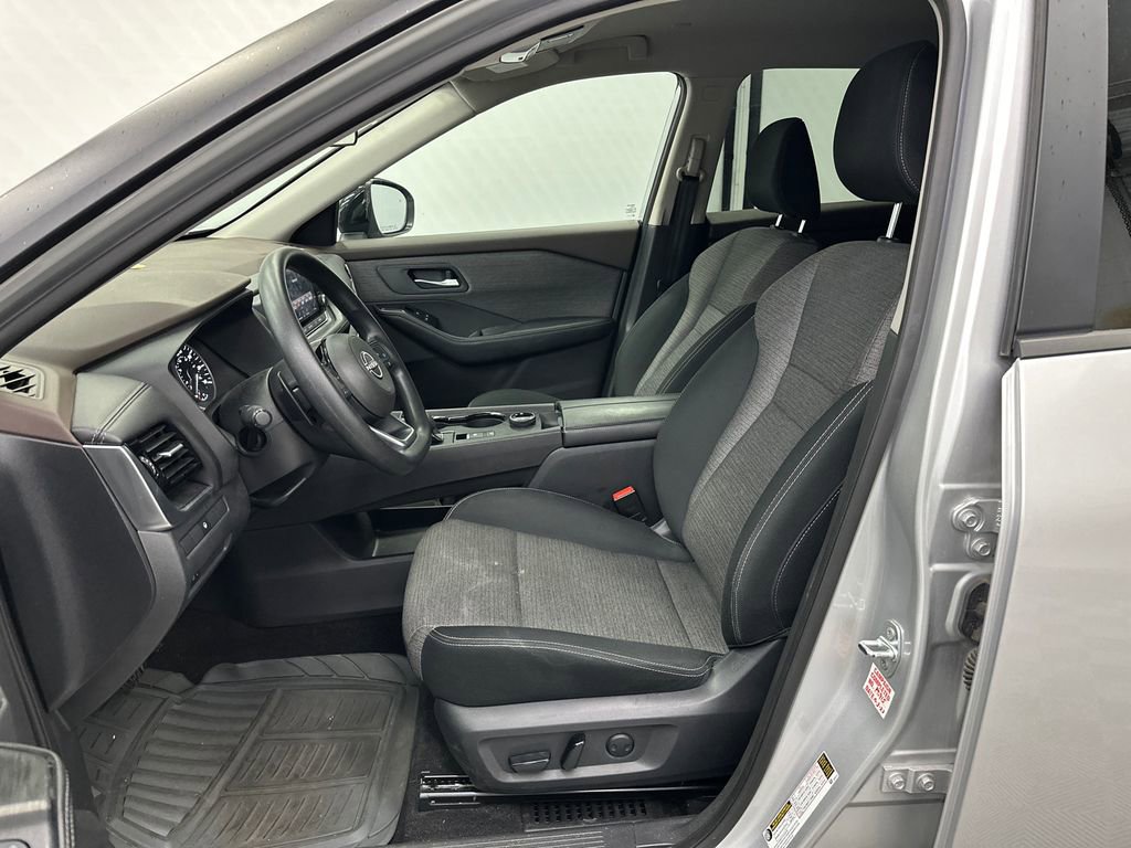 Used 2022 Nissan Rogue SV image 9