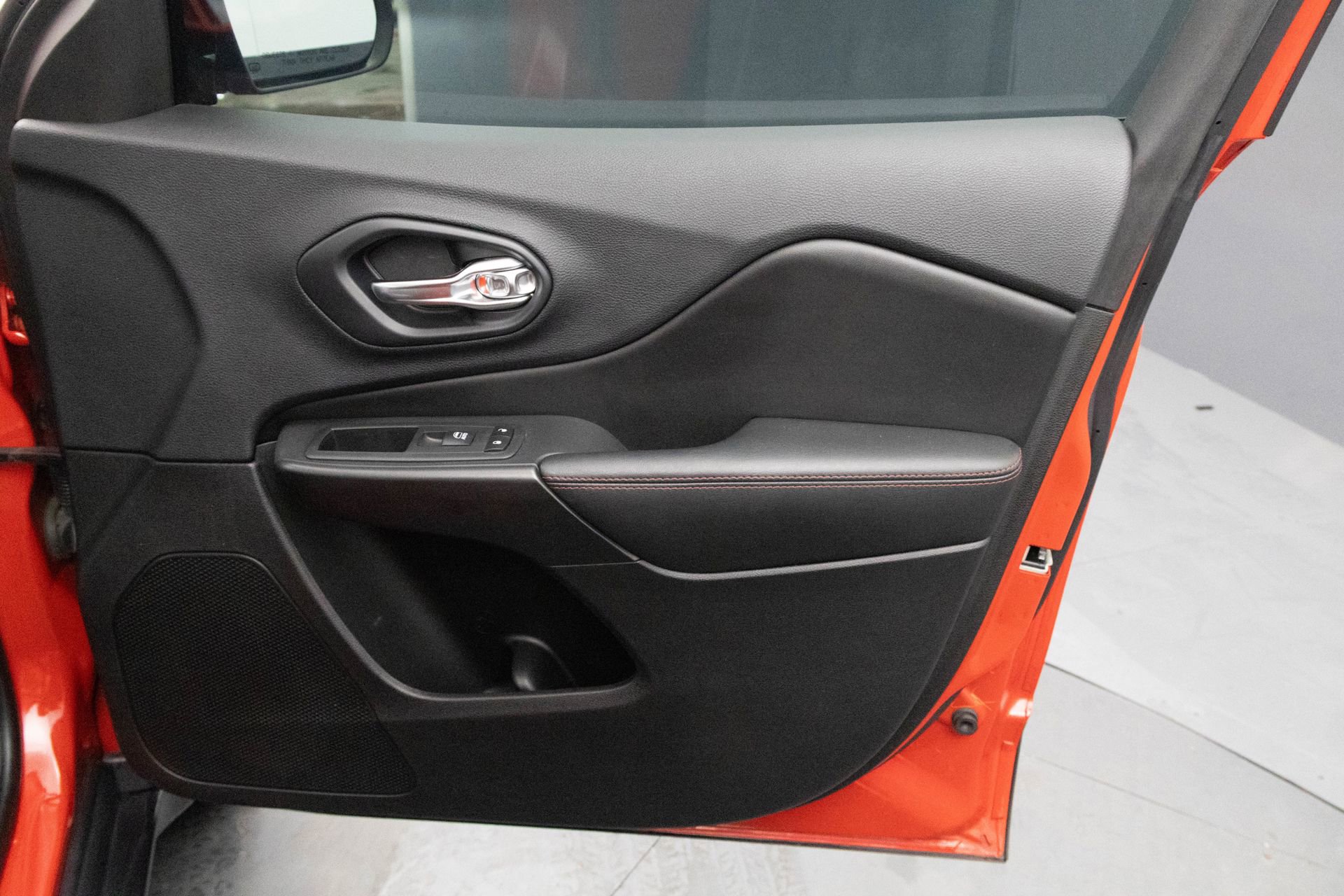 Used 2019 Jeep Cherokee Trailhawk image 43