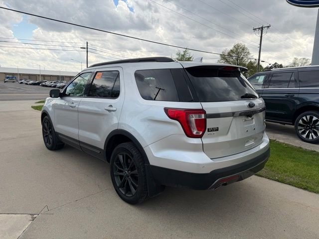 Used 2017 Ford Explorer XLT w/ XLT Technology Feature Bundle AWD/4WD image 3