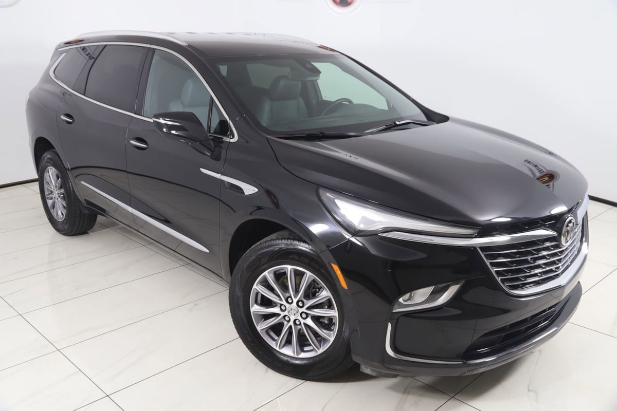 Used 2023 Buick Enclave Essence AWD/4WD image 17