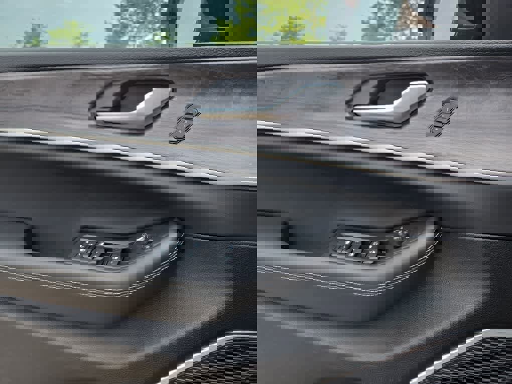 Used 2023 Jeep Grand Cherokee 4WD 4xe image 37