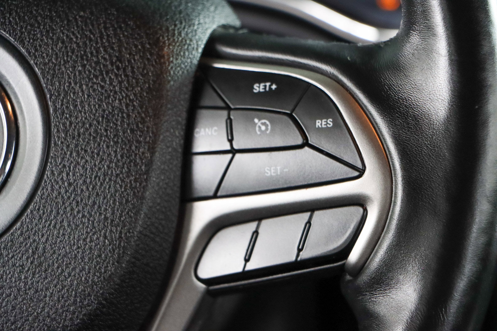 Used 2018 Jeep Grand Cherokee Altitude image 14