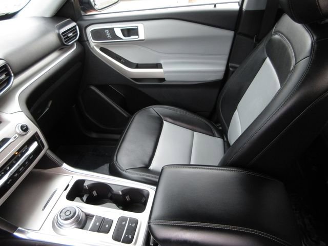 Certified 2022 Ford Explorer XLT w/ Equipment Group 202A image 22