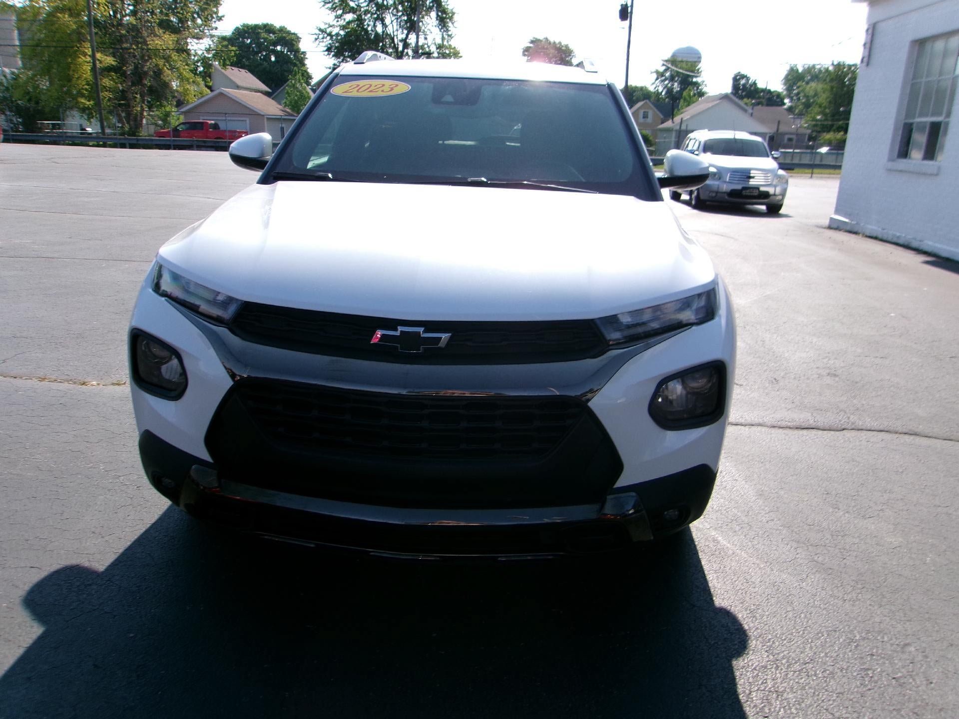 Used 2023 Chevrolet TrailBlazer ACTIV w/ Sun and Liftgate Package FWD image 3
