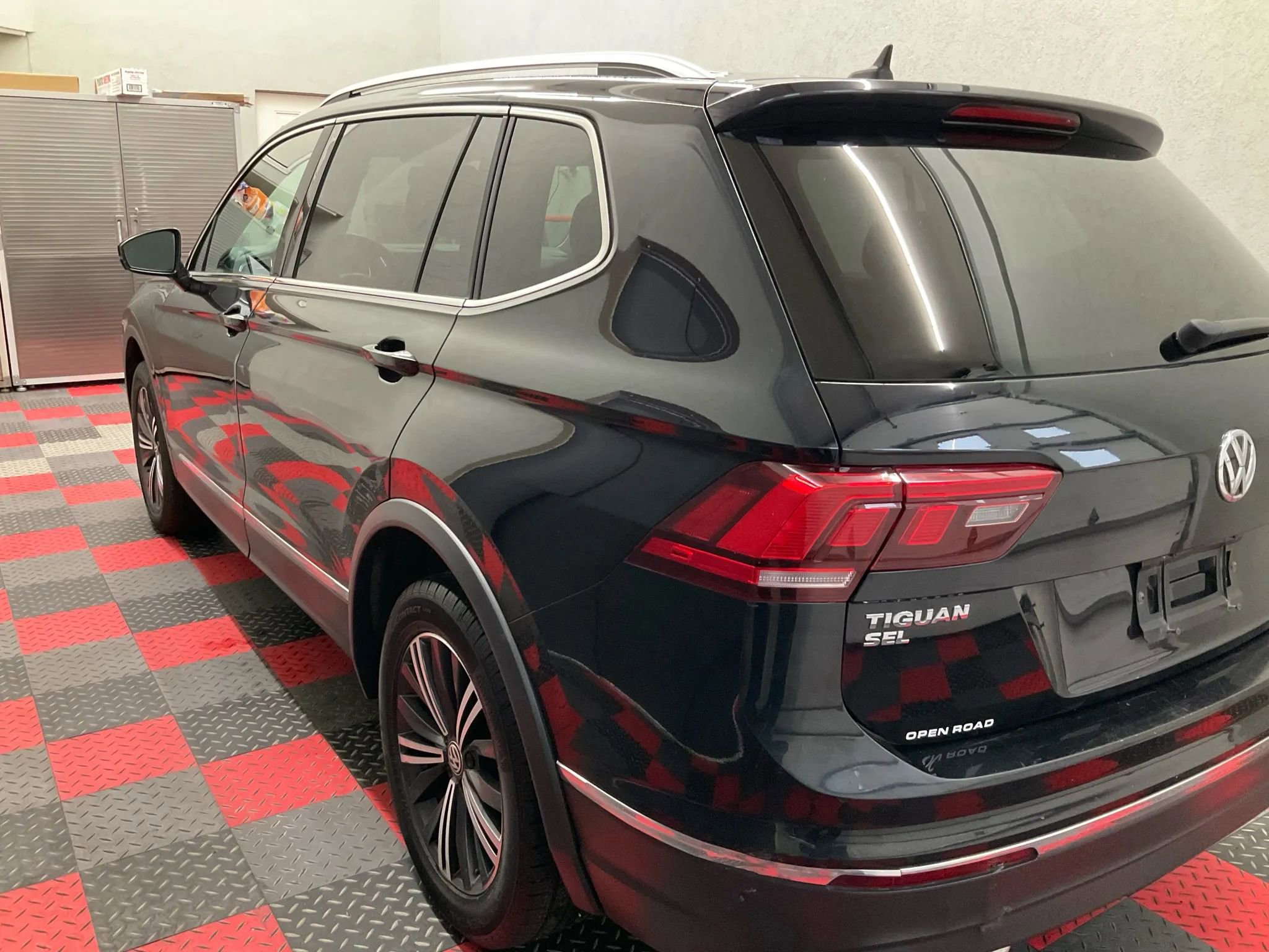 Used 2018 Volkswagen Tiguan SEL AWD/4WD image 3