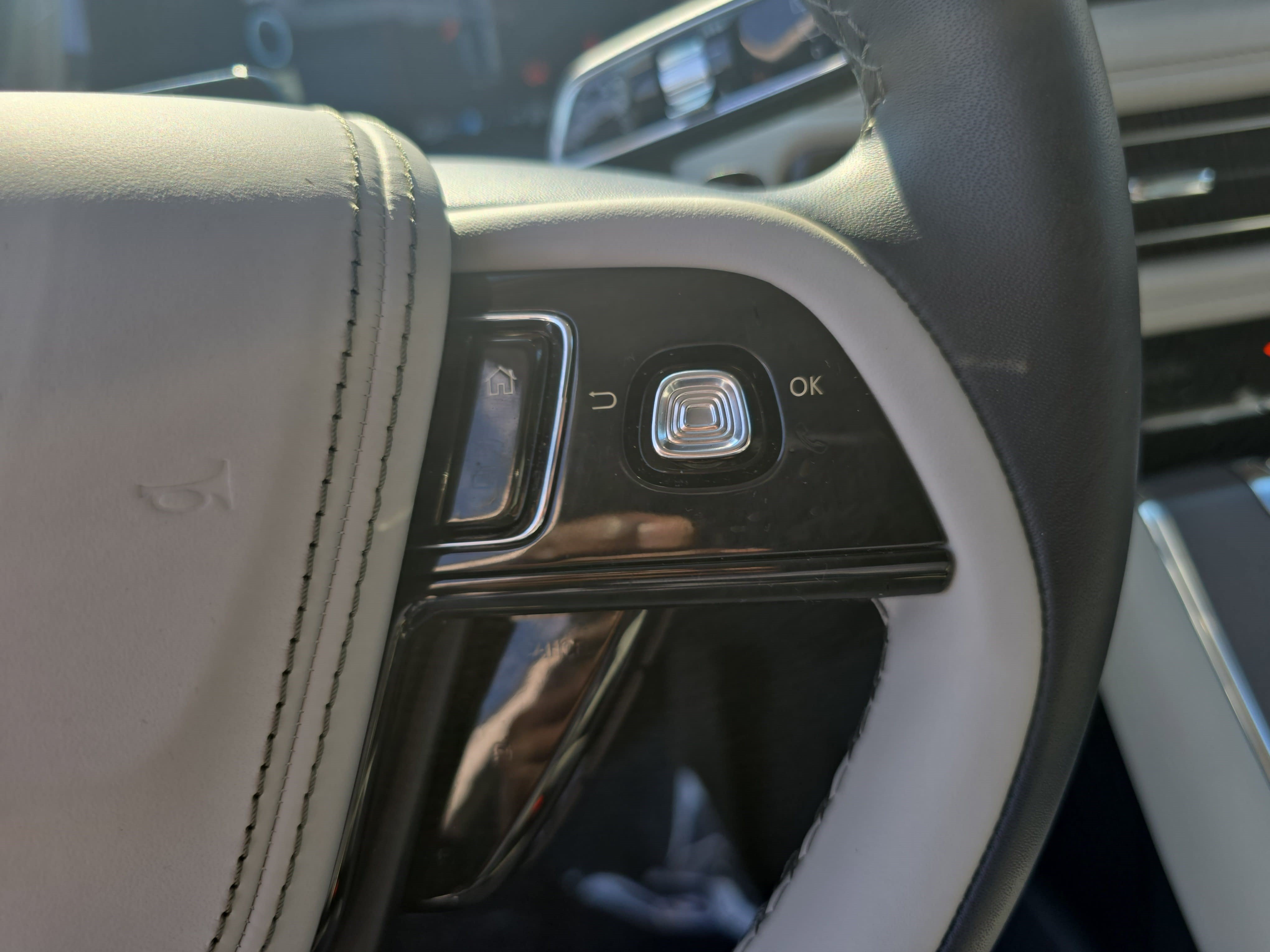 Used 2025 Lincoln Aviator 2WD image 17