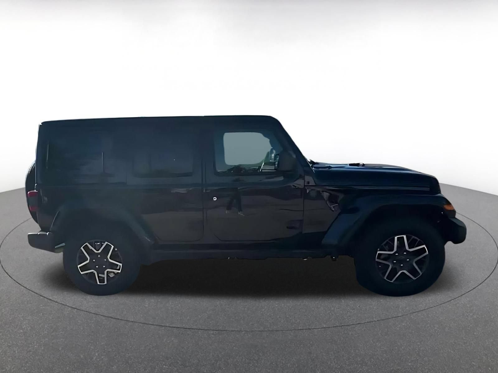 Used 2025 Jeep Wrangler Unlimited Sahara AWD/4WD image 4