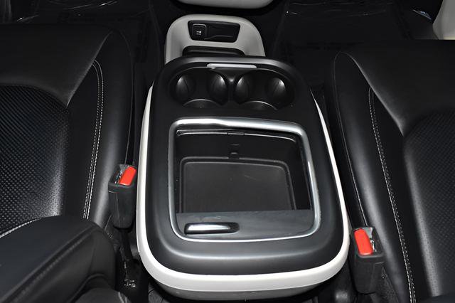 Used 2024 Chrysler Pacifica Touring-L FWD image 22