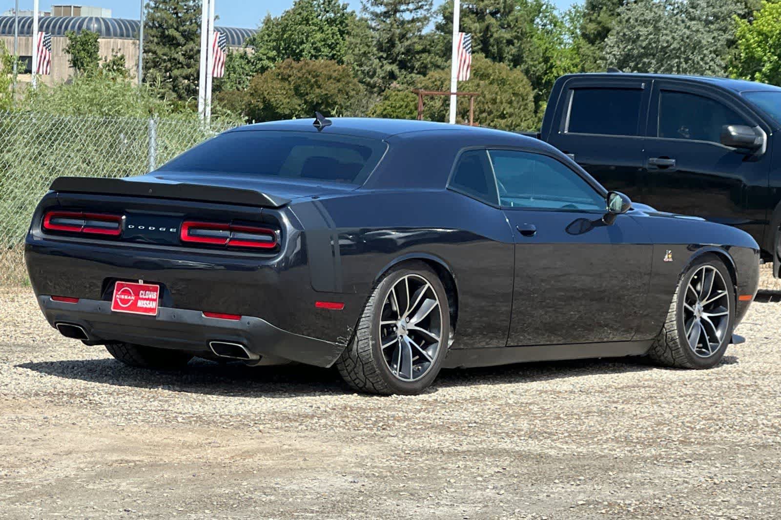 Used 2017 Dodge Challenger R/T Scat Pack RWD image 3