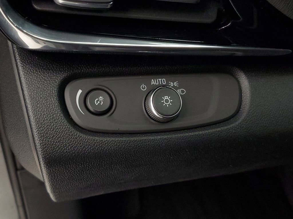 Used 2025 Buick Envista Sport Touring image 13